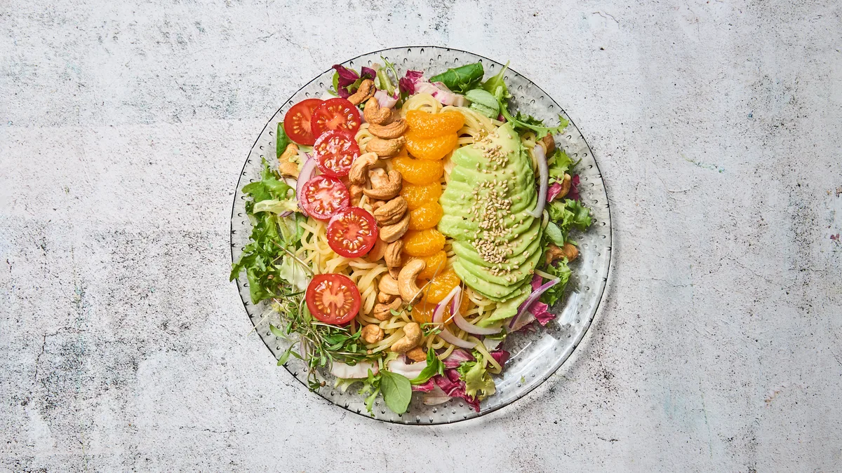 42. Nuddelsalat