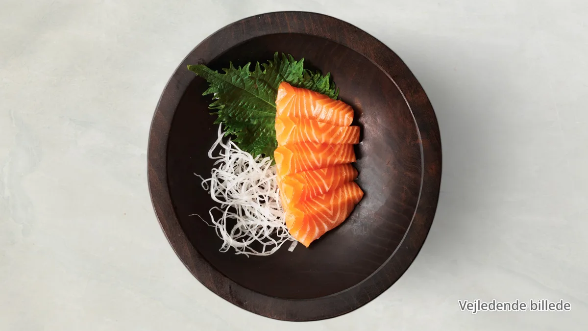 14s. Sashimi laks 6 stk.