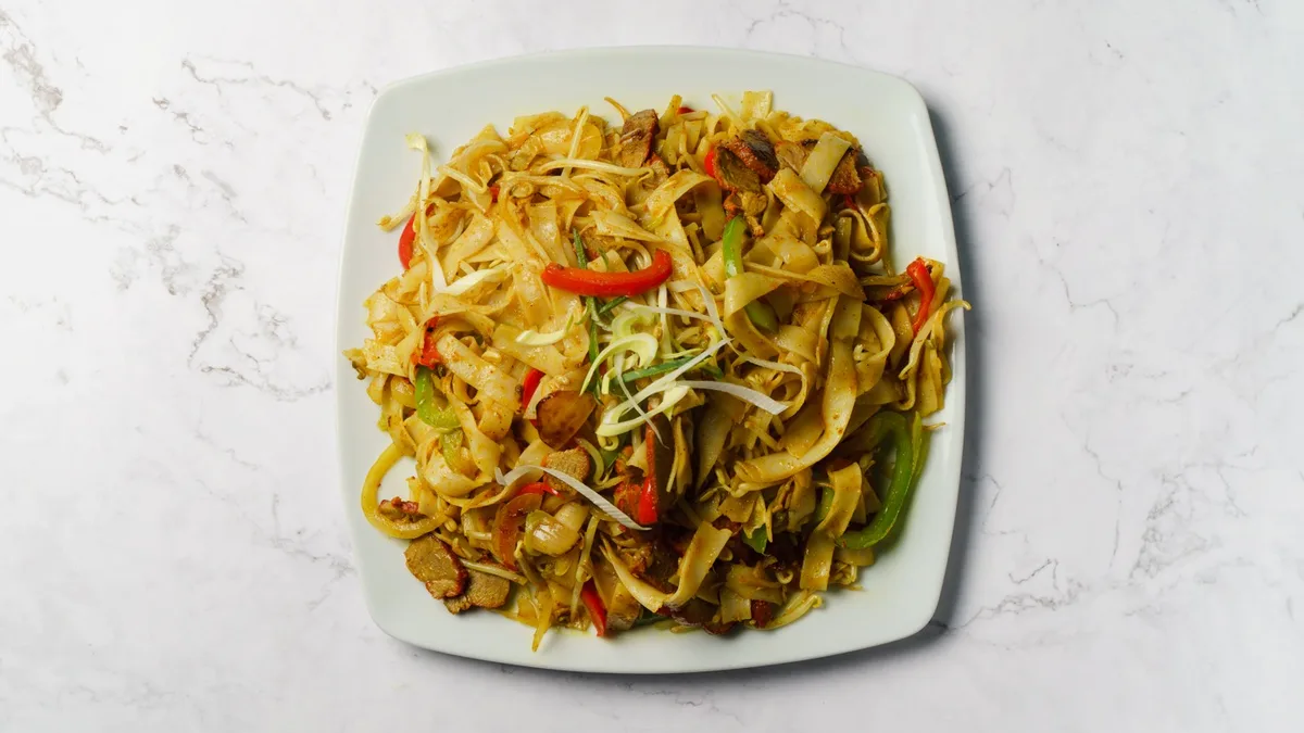 49. Lynstegte flodrisnudler med char-siu ala Singapore stil