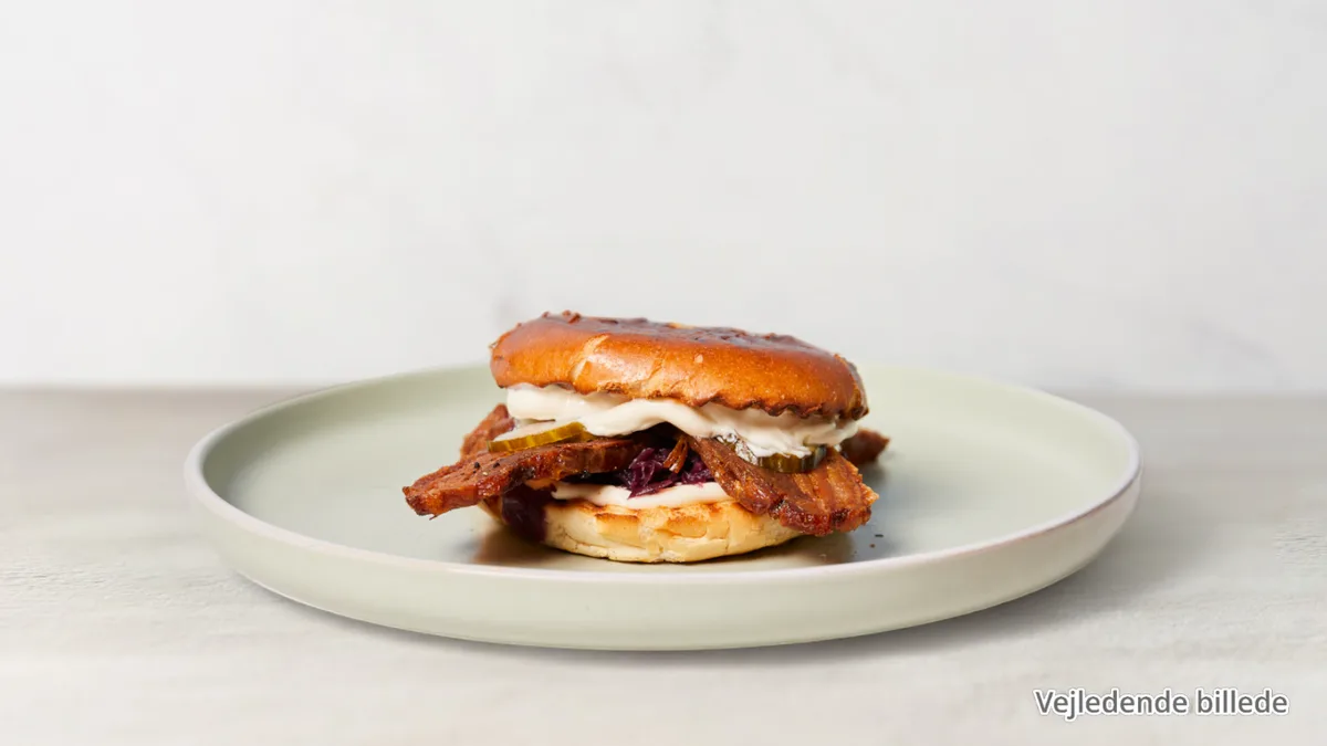 84. Flæskestegssandwich