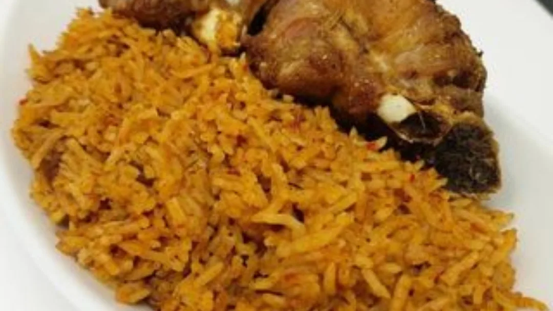 Jollof paradicsomos rizs sült pulyka hússal
