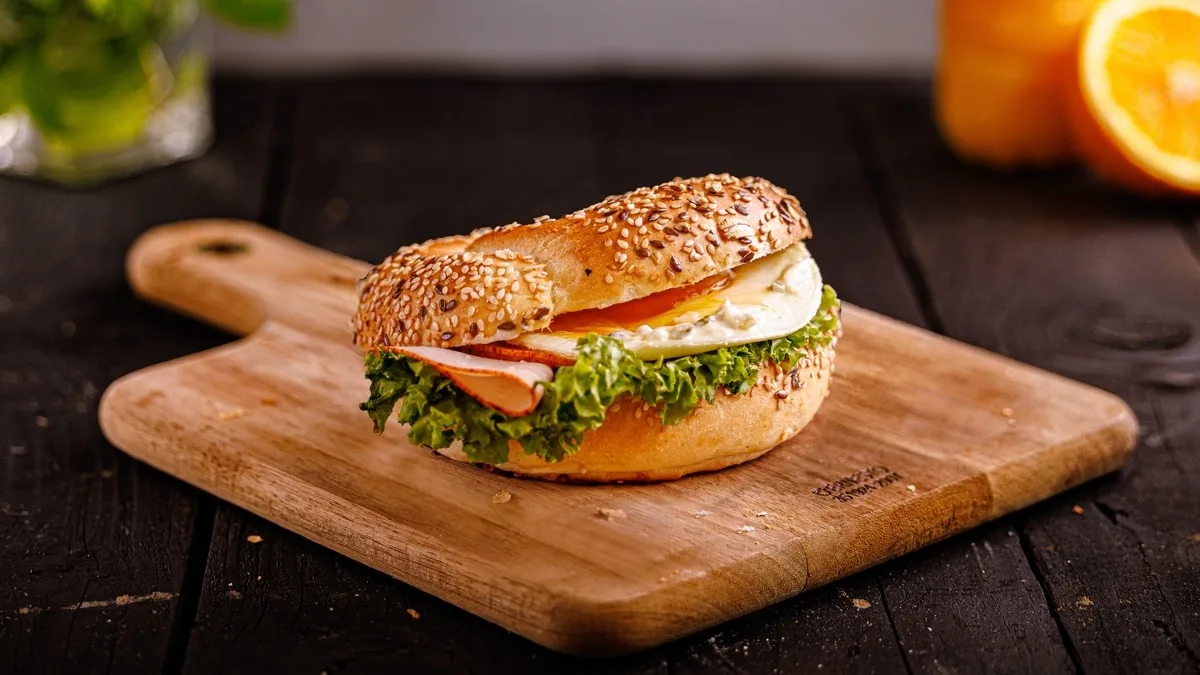 Ham and eggs bagel