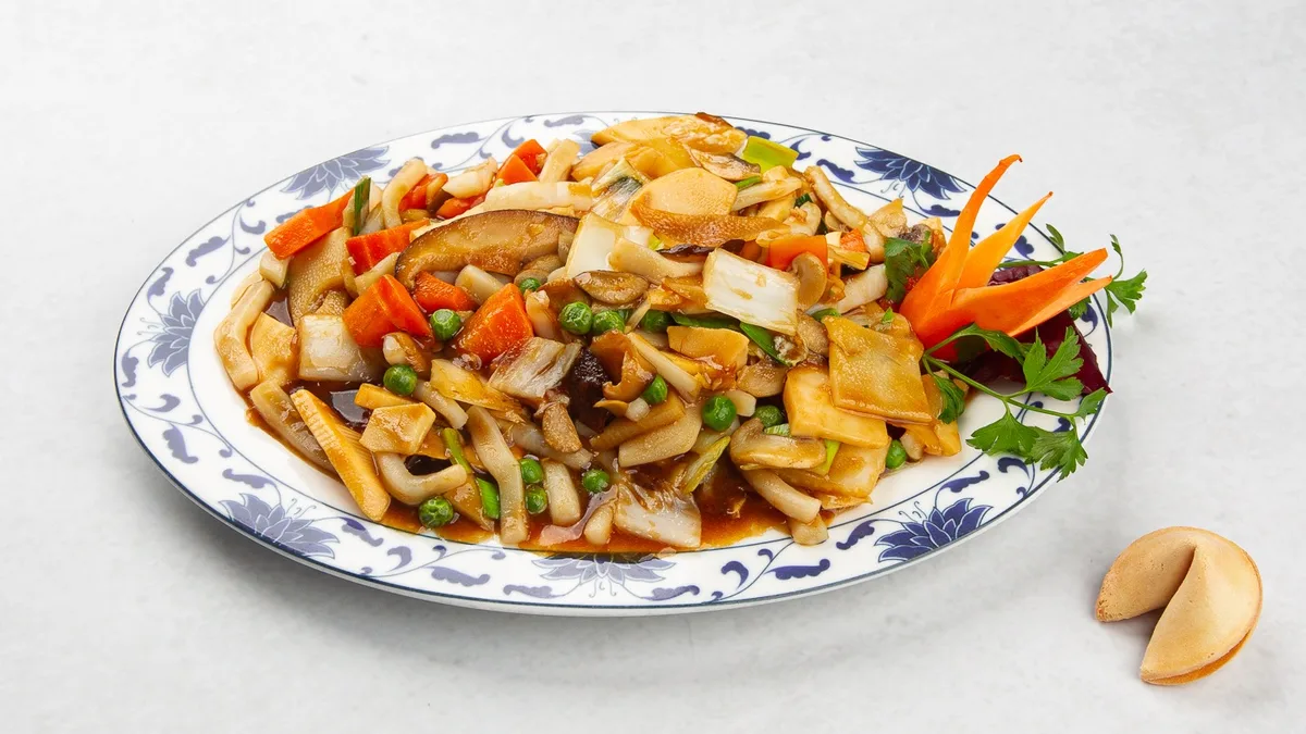 Lignji z bambusom in gobami in fortune cookie