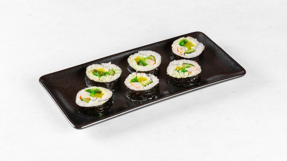 Uramaki alge wakame, kumare, korenje, redkev s sezamom (6 kos)