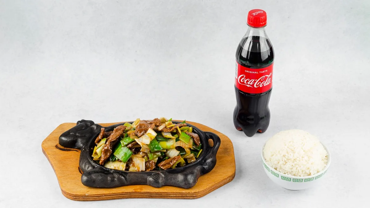 Meso na mongolski način in Coca-Cola 0.5 l