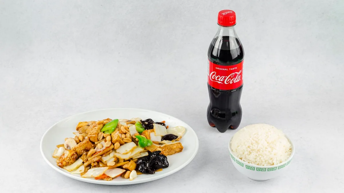 Tofu na sečuanski način in Coca-Cola 0.5 l