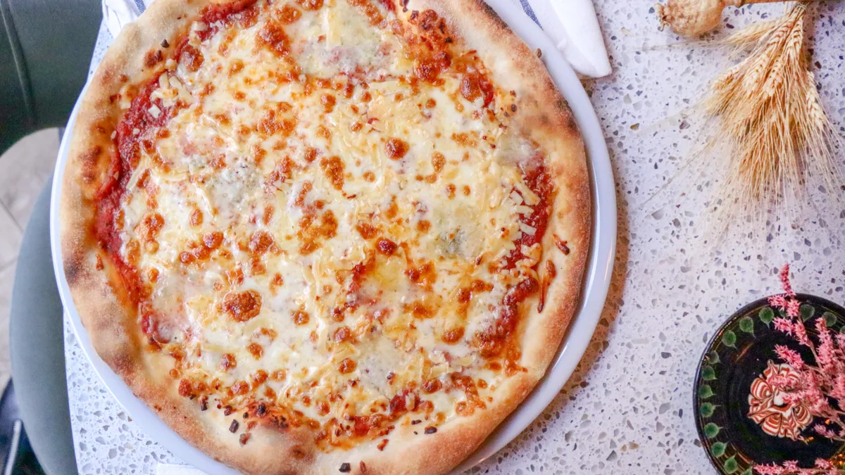 Pizza 4 formaggi