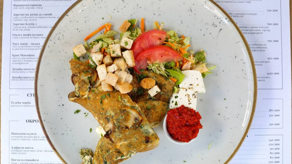 Omlet sa mladim spanaćem i pečurkama