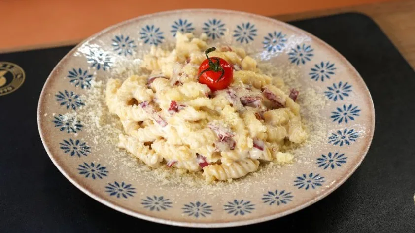 PASTA 4 VRSTE SIRA SA PRŠUTOM