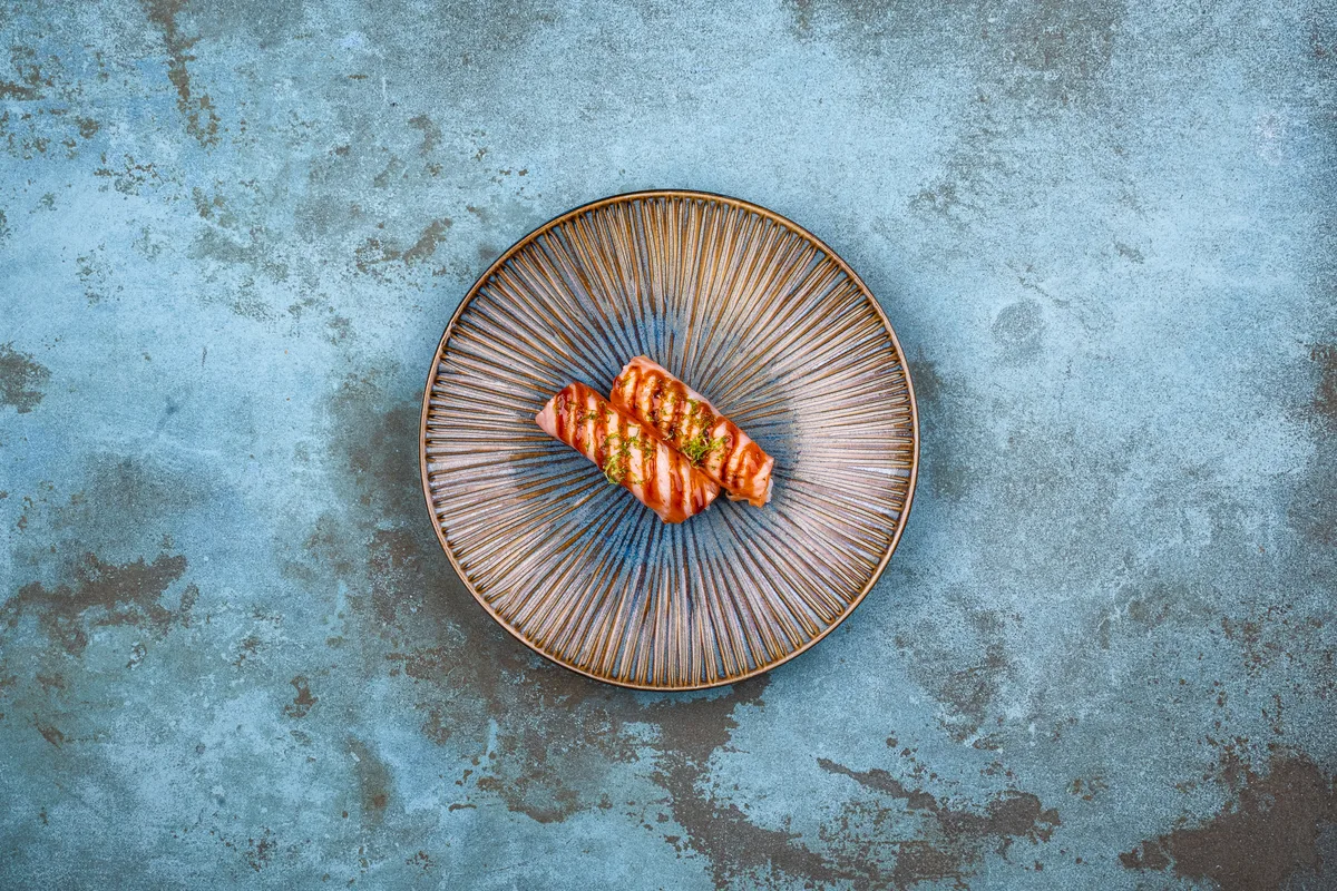 Nigiri flammegrillet laks (pr. stk.)