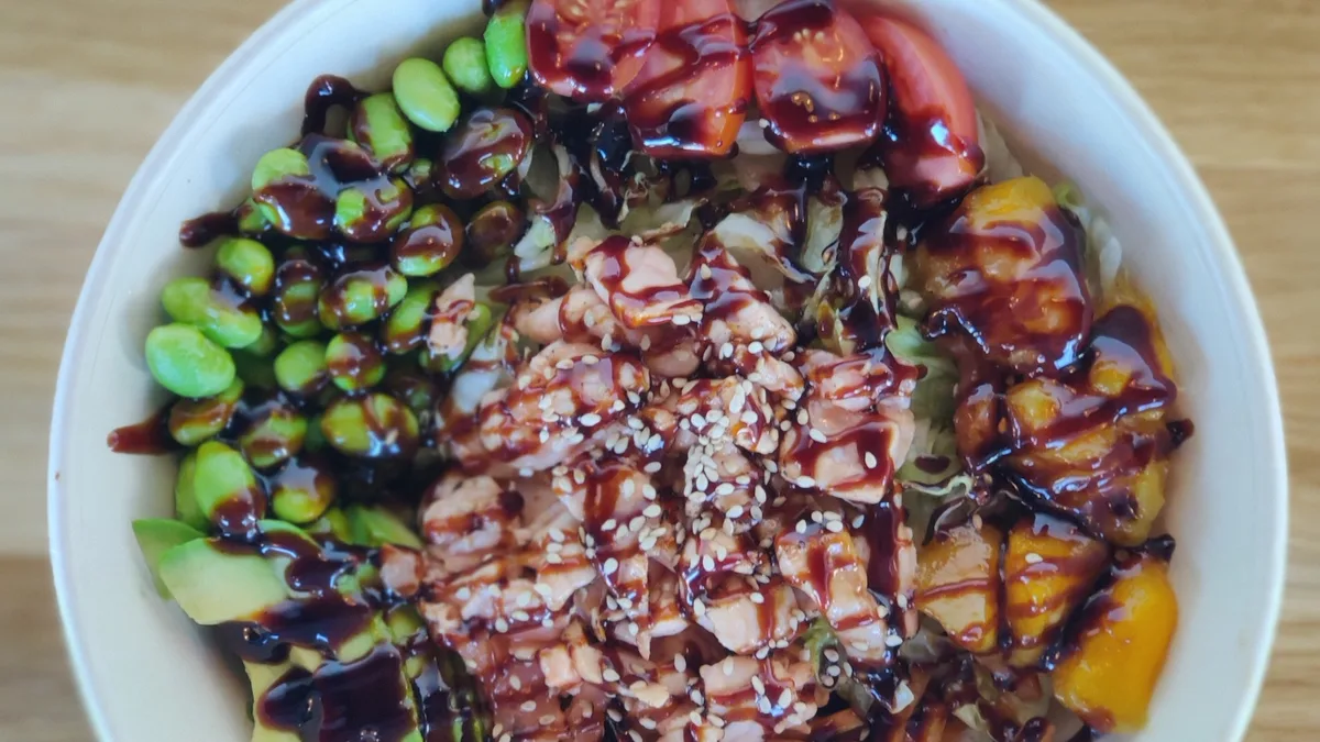 Poke Bowl Salmon (flamed salmon)