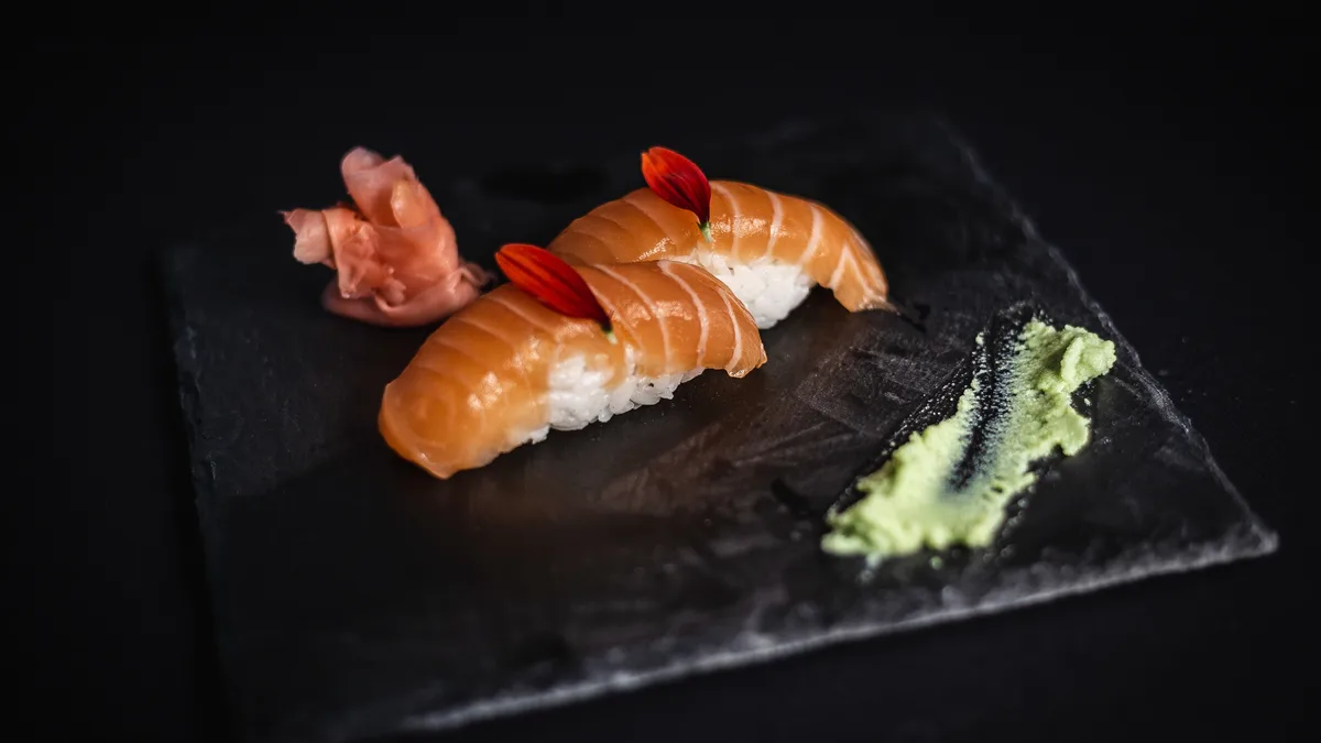 Salmon nigiri