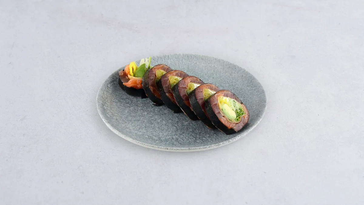 Futomaki sashimi z łososiem i tuńczykiem