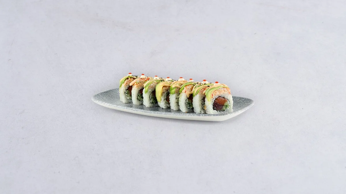 Premium Dragon roll z krewetkami, tuńczykiem i łososiem