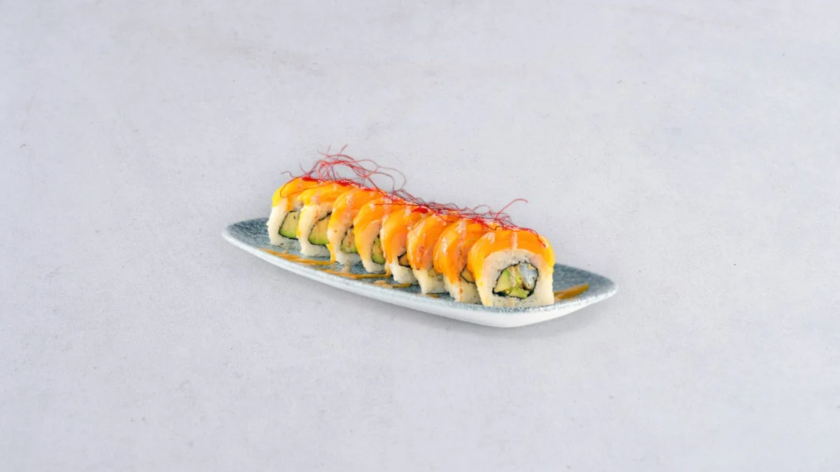 Premium Dragon roll z krewetkami w tempurze i mango