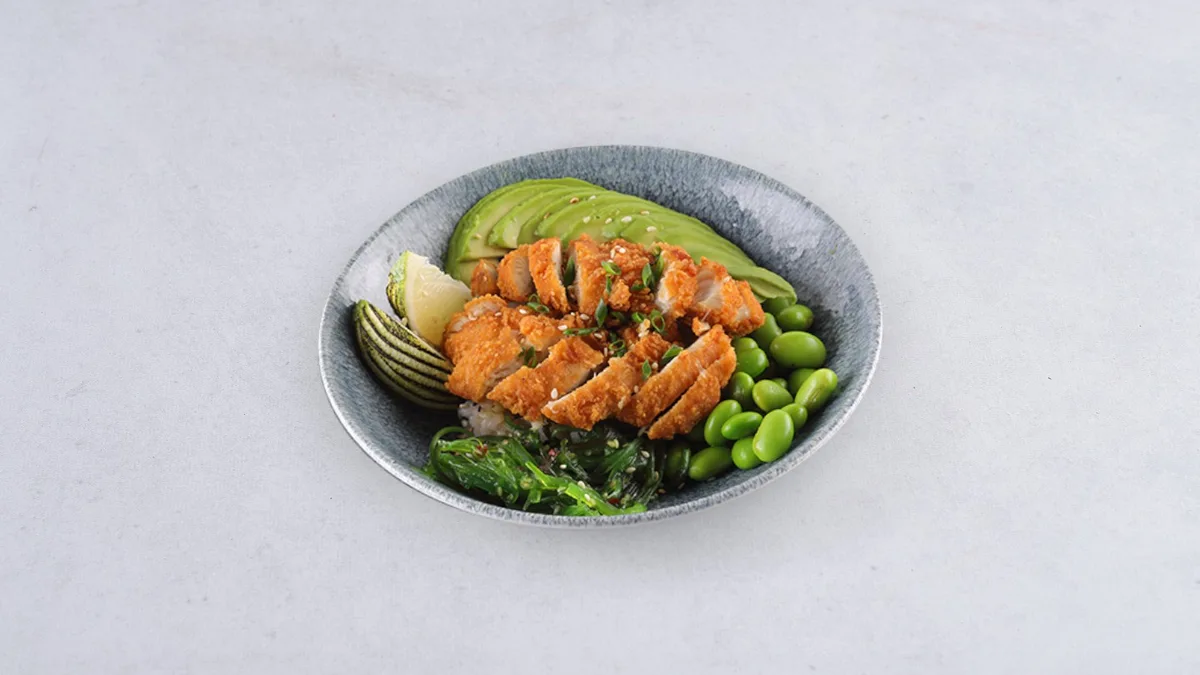 Sushi bowl z chrupiącym kurczakiem 90 g / 200 g