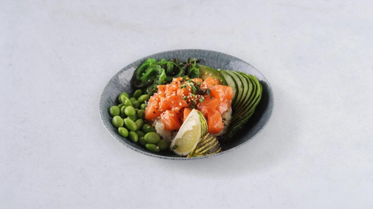 Sushi Bowl z łososiem  80 g