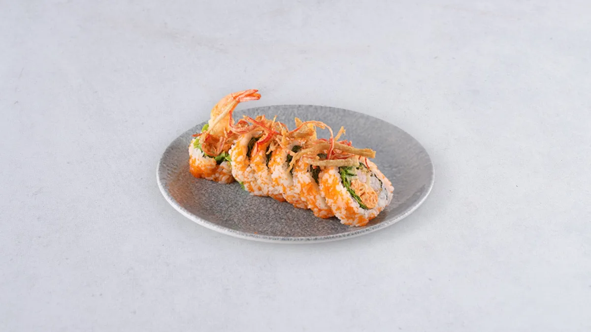 Uramaki Krewetki w tempurze z chrustem z surimi