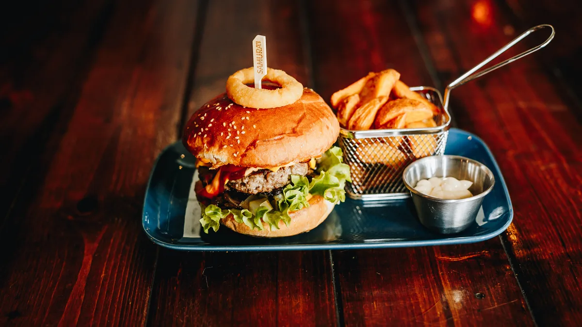 Komuna Burger 400g + Coca Cola 0.33l
