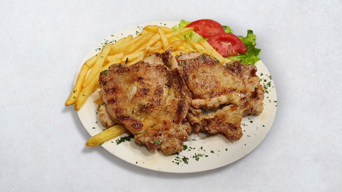 Pileći odrezak u umaku s prilogom