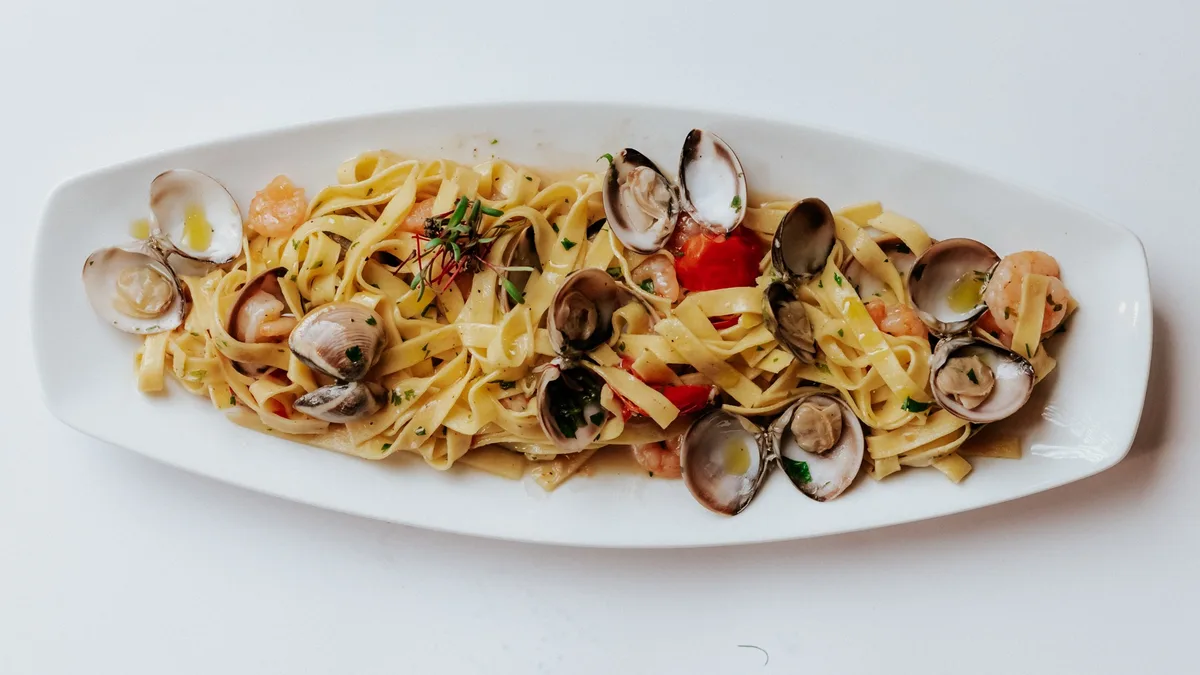 Taljatelje sa vongolama i gamborima