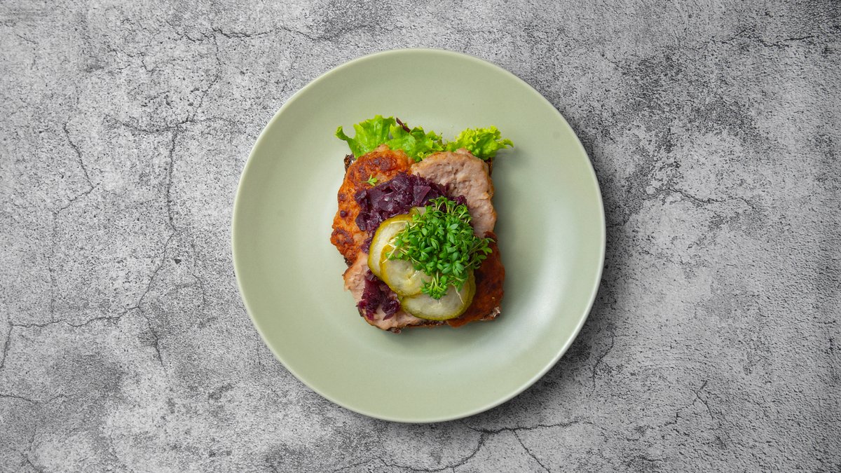 Smørrebrød med frikadelle