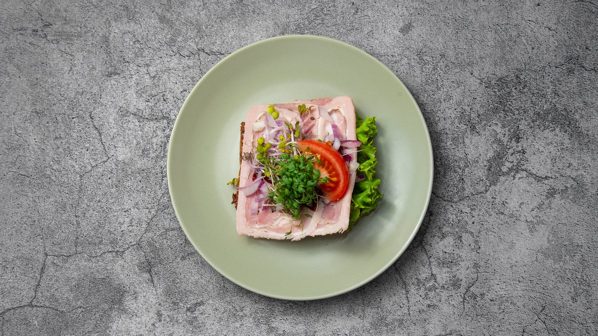 Smørrebrød med rullepølse