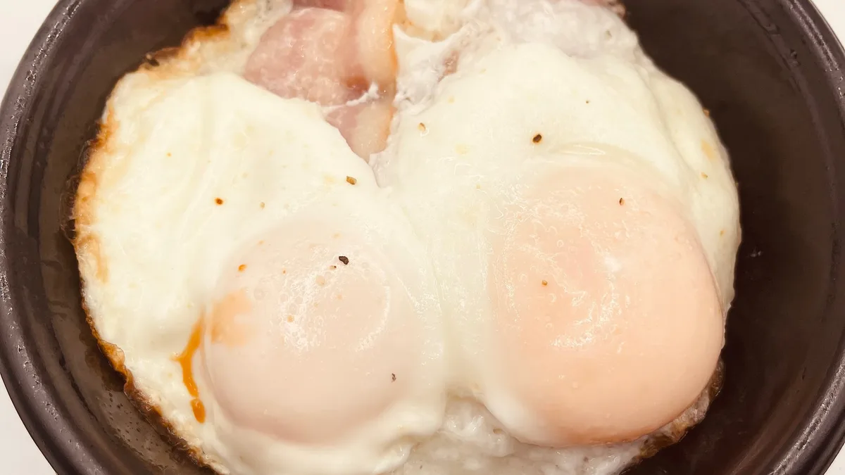 ベーコンエッグ丼