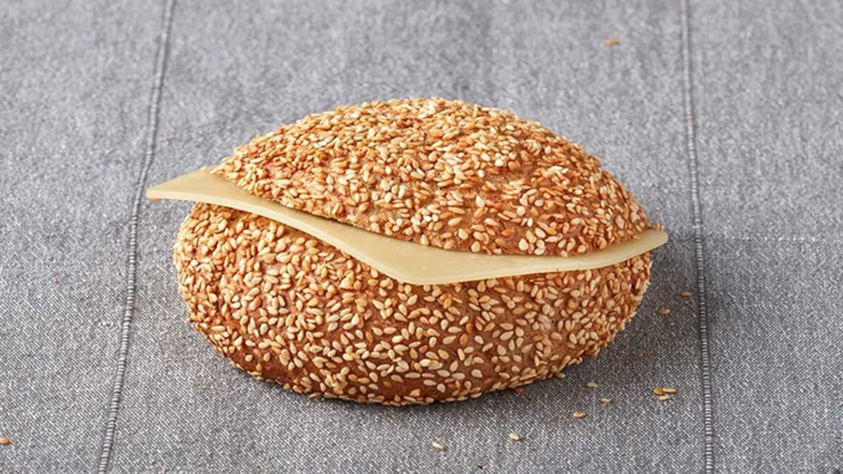 Sandwich με Καπνιστό τυρί, Κοτόπουλο και Μαγιονέζα