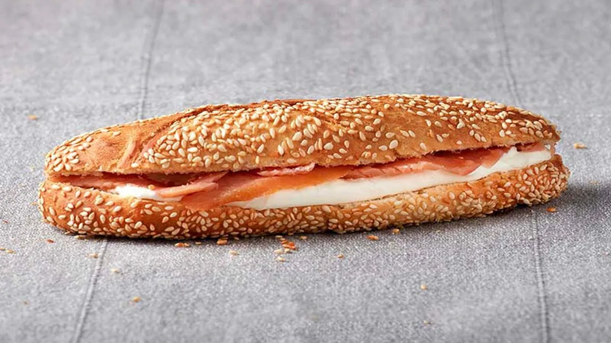 Sandwich με Καπνιστό Σολομό και Philadelphia