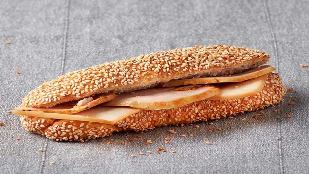 Sandwich με Καπνιστό τυρί, Κοτόπουλο και Μαγιονέζα