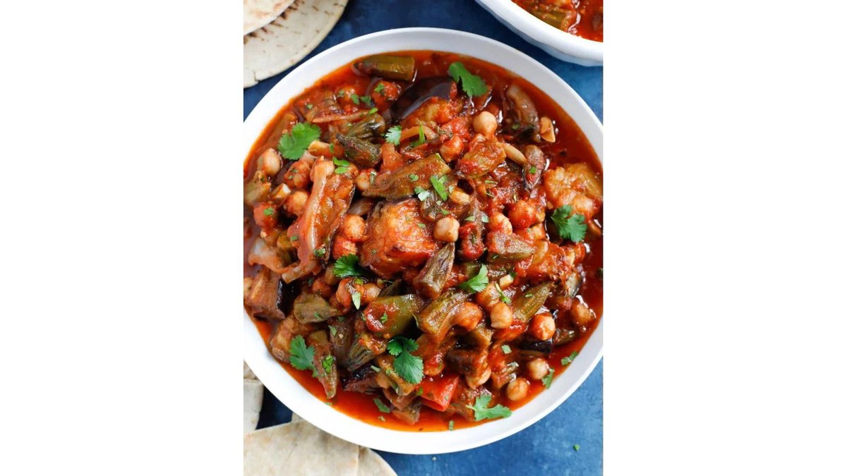 Specialitate libaneza vegana - Musaca cu naut si vinete