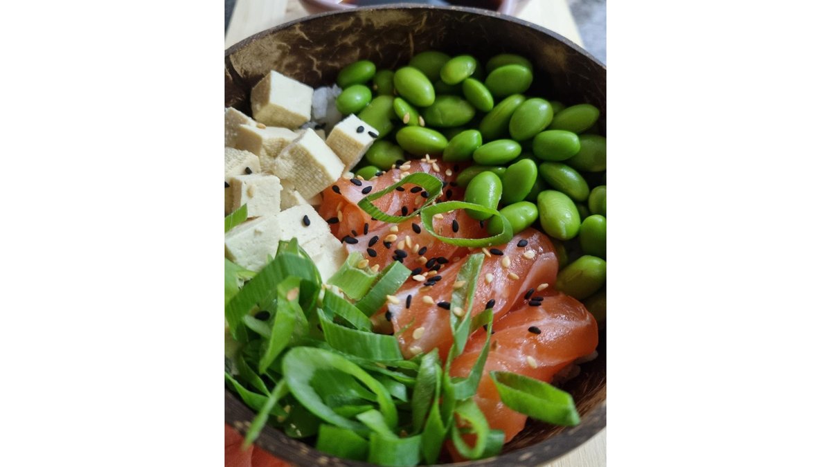 Sushi bowl cu somon