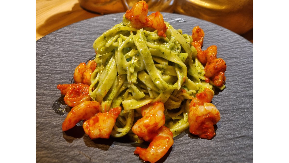Tagliatelle cu pesto si creveti picanti