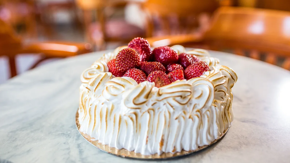 Sült epres túró parfé torta 6 szeletes