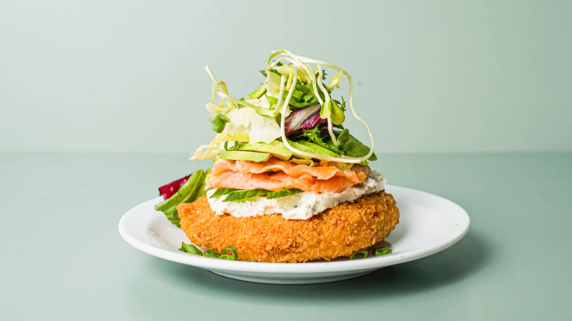 Hash brown łosoś i awokado