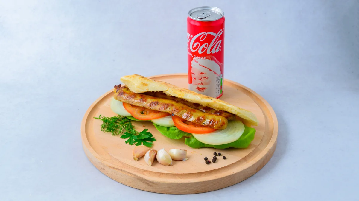 Obrok: Šiš kobasica + Coca Cola