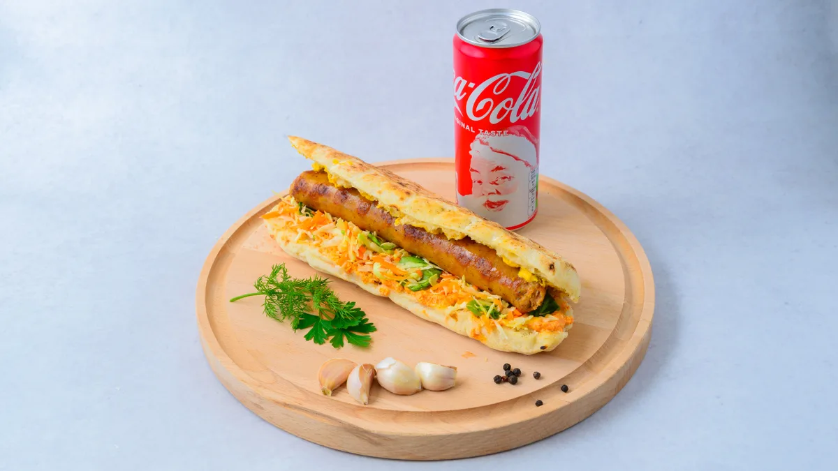 Obrok: Kobasica + Coca-Cola