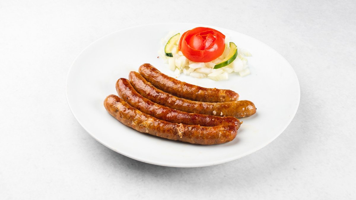 Domaća dimljena kobasica s prilogom