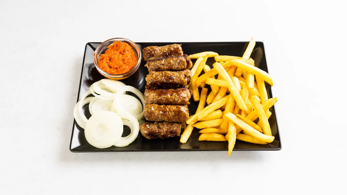 Ćevapi s prilogom
