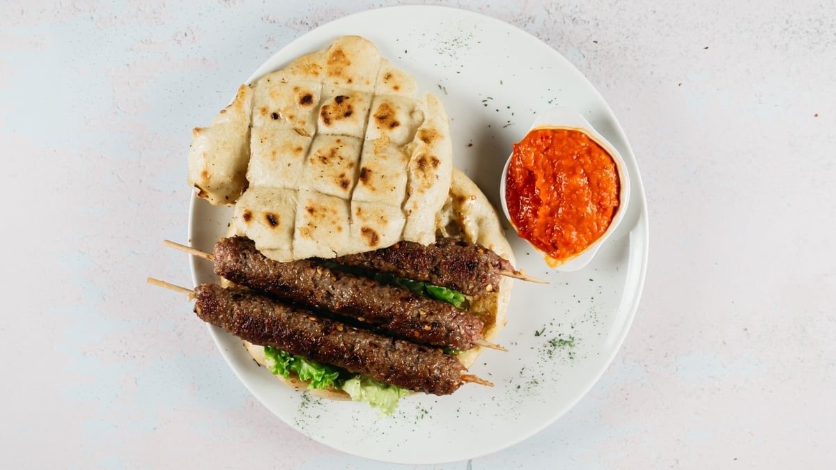 Leskovački šiš ćevapi s lepinjom