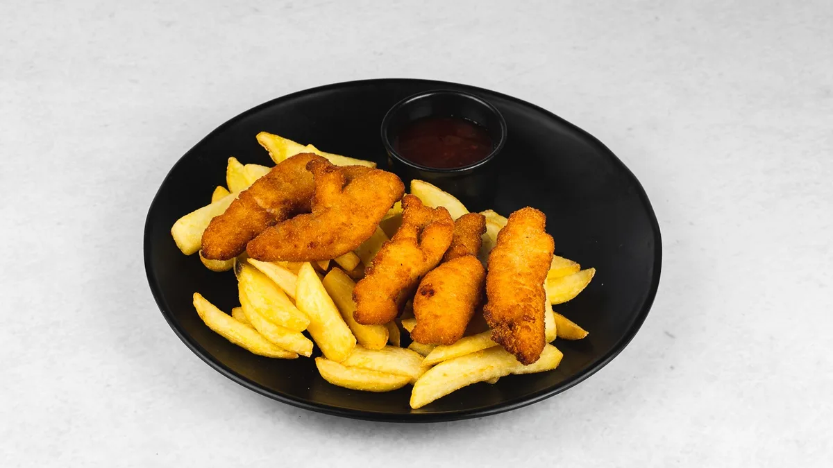 Pileći hrskavci s pommes fritesom