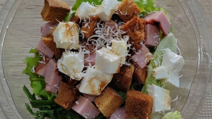 Obrok salata pečenica