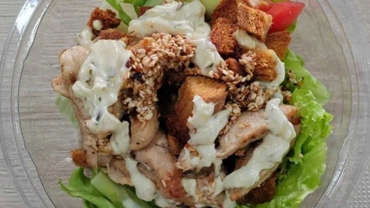 Obrok salata piletina