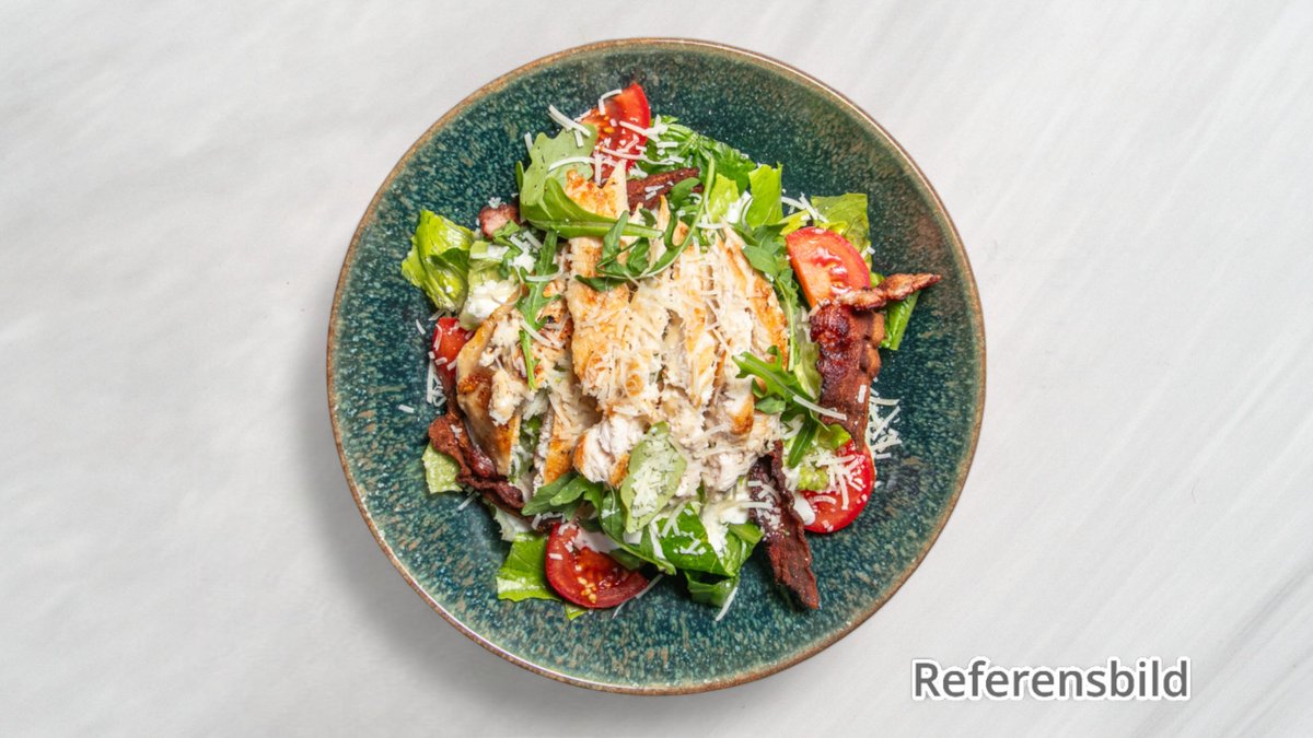 Caesarsallad med parmesan, kyckling bacon