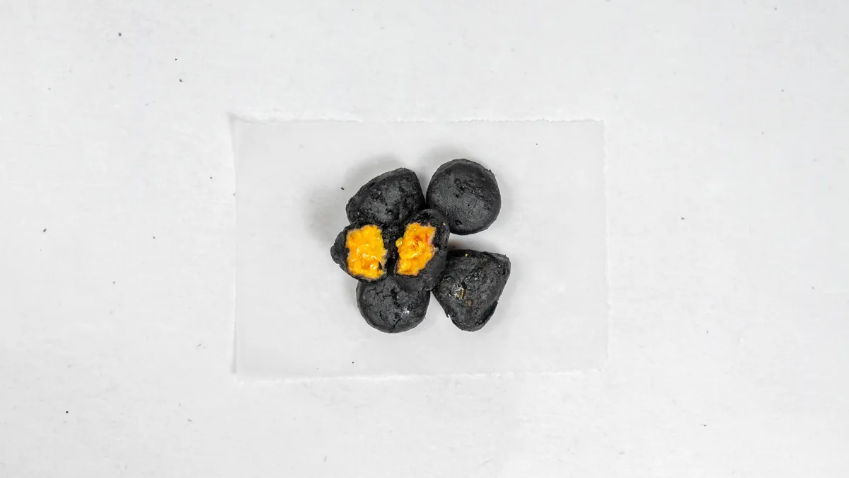 5ks Černé čedarové chilli nugety