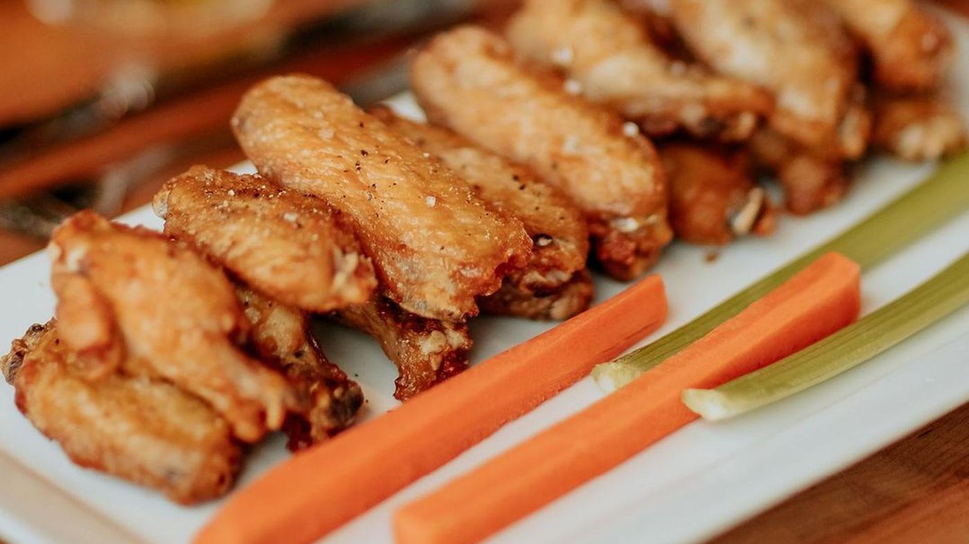 16 Ailes de poulet SEL/POIVRE / 16 SALT/PEPER Chicken Wings