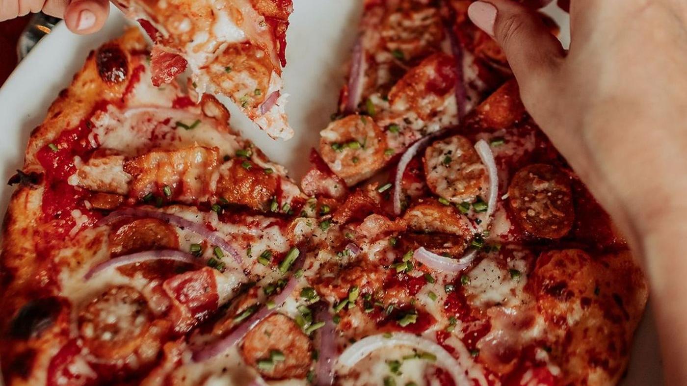 Pidzz bacon, saucisses and oignons / Bacon, Sausage and Onion Pidzz