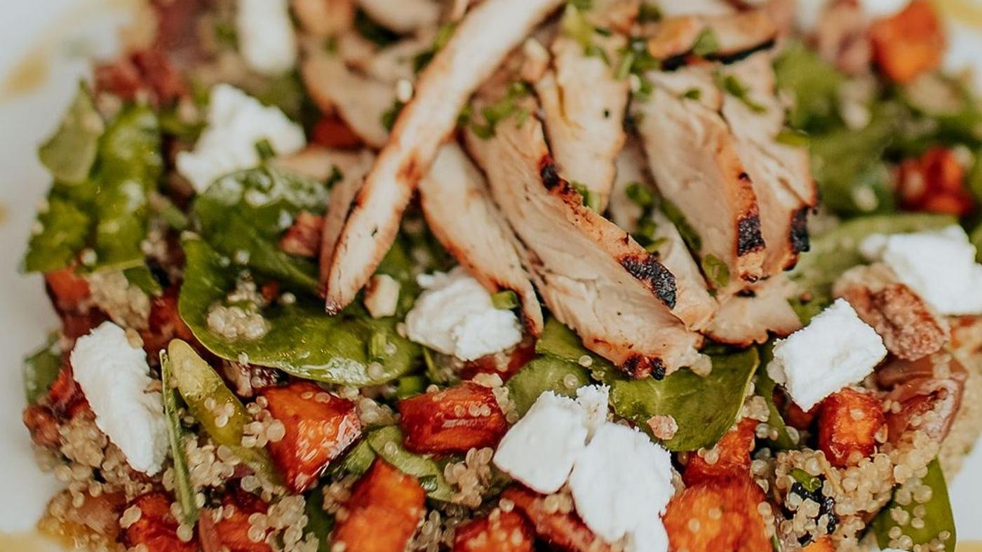 Salade de quinoa and poulet grillé / Quinoa and grilled chicken salad