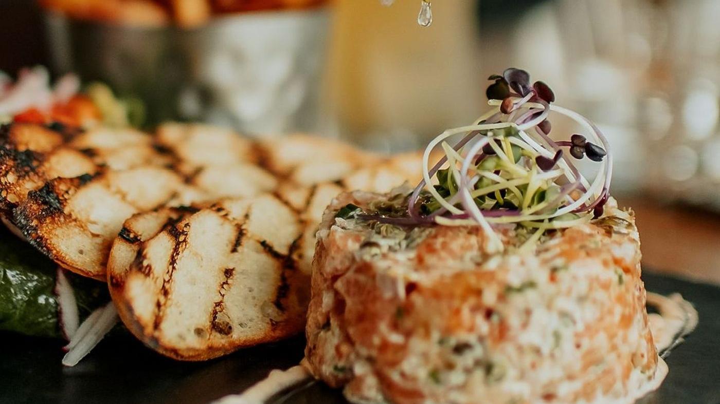 Tartare de saumon / Salmon Tartar